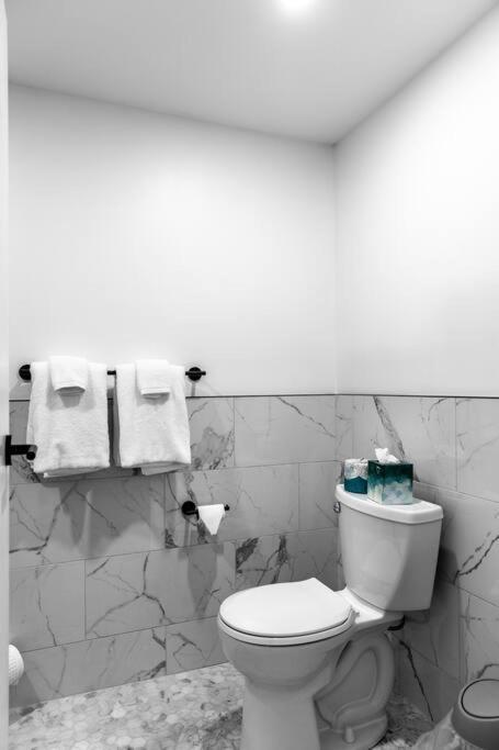 The Phenix Historic Dtwn Hotel, King Bed, Room # 309 Бангор Экстерьер фото